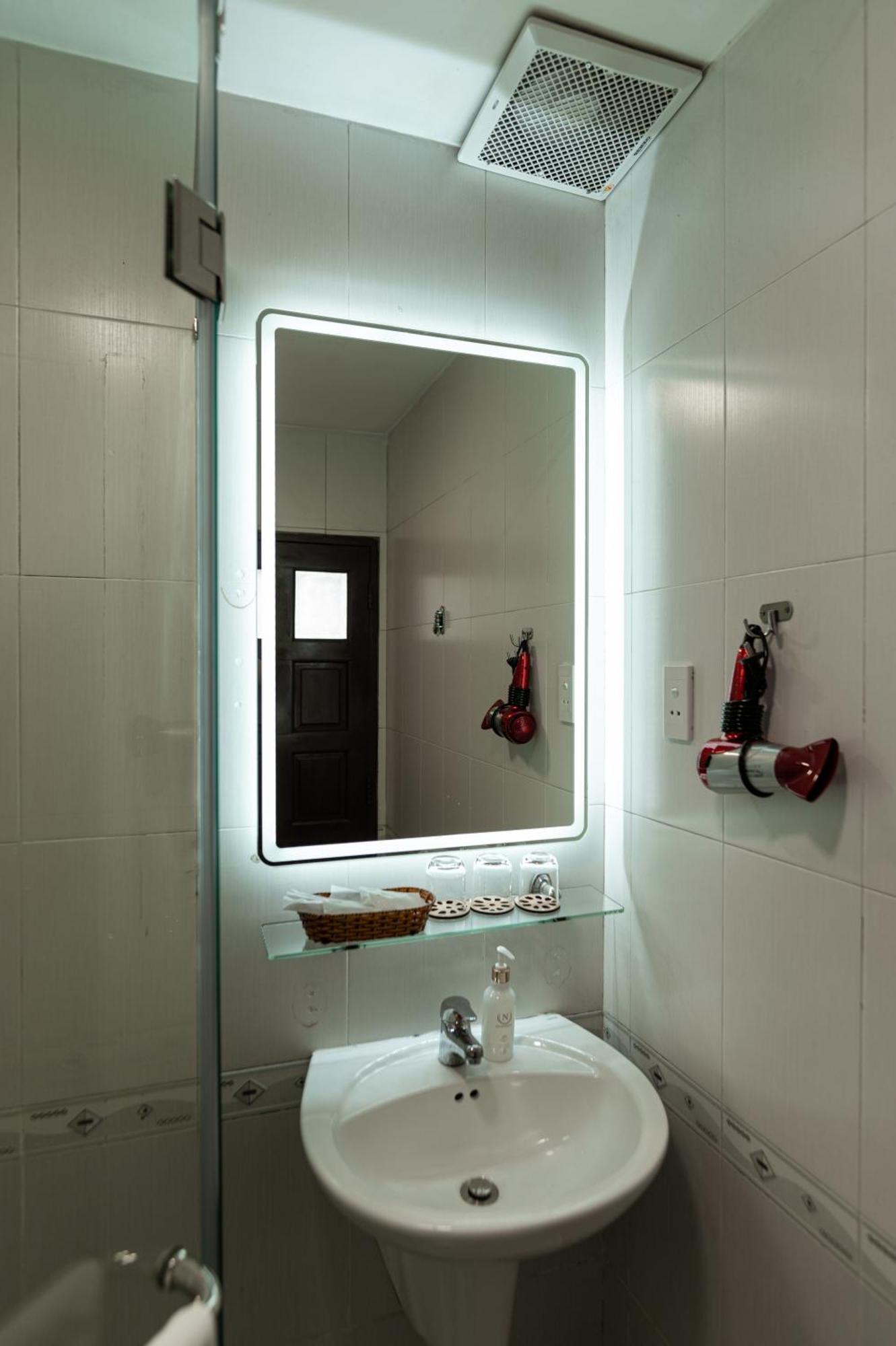 Lantern Hotel Хошимин Екстериор снимка