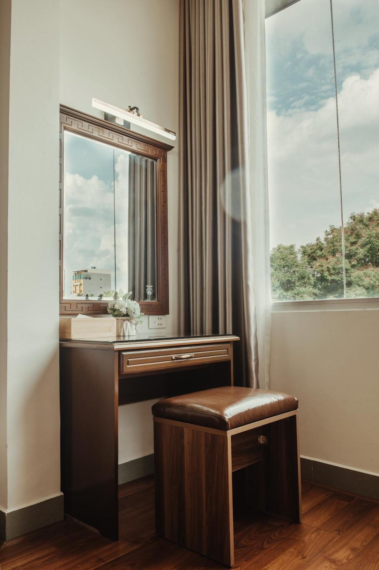 Lantern Hotel Хошимин Екстериор снимка